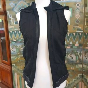 Fabletics hooded windbreaker vest